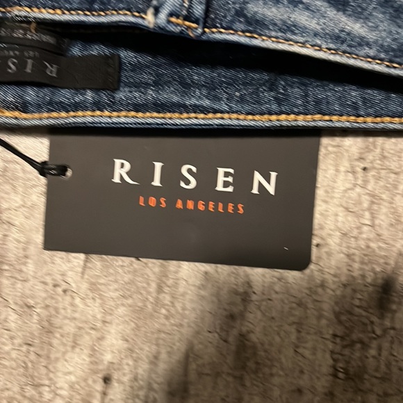 Risen jeans, high rise, destroyed - Picture 2 of 3